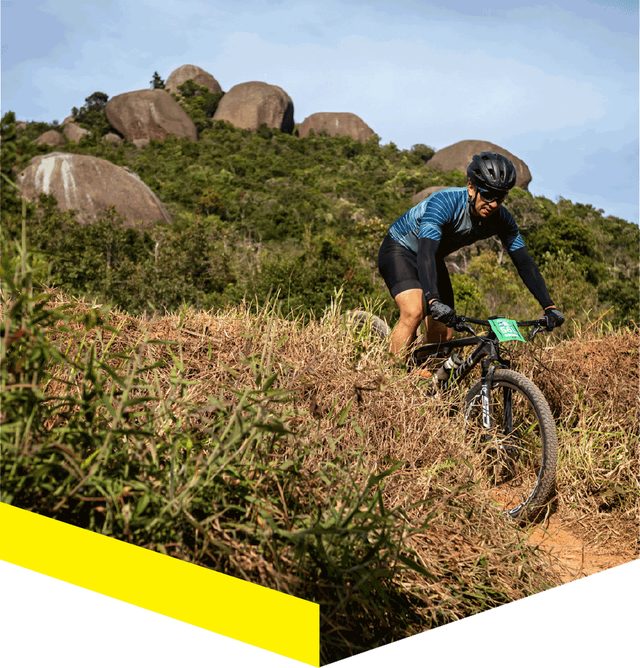 Ciclista de mountain bike no Rocky Mountain Games